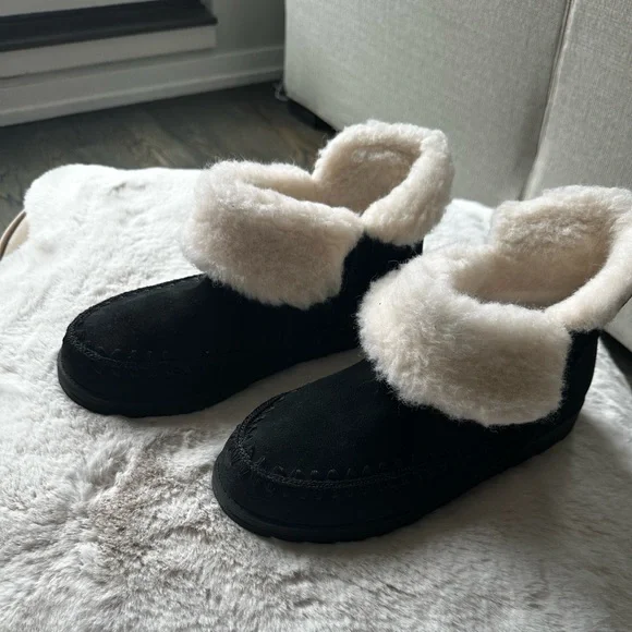 Cozy MukLuk booties size 9.5 - Picture 2 of 8